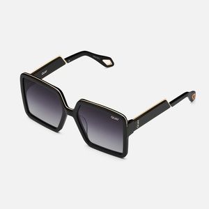 QUAY ALMOST READY sunglasses
Gradient, polarized lenses 
Case and cloth included